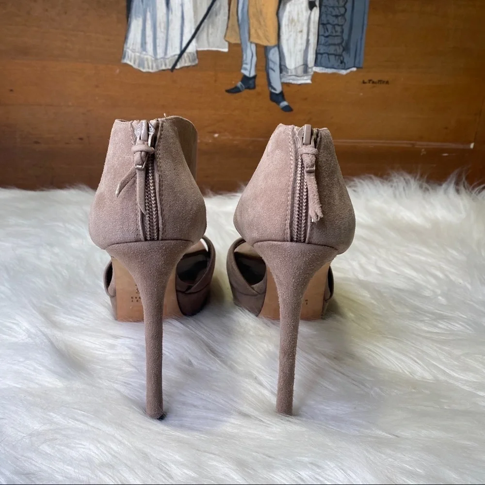 Stuart Weitzman Hot Stuff T-Strap Platform Sandal in Haze Suede Size 9M NWT